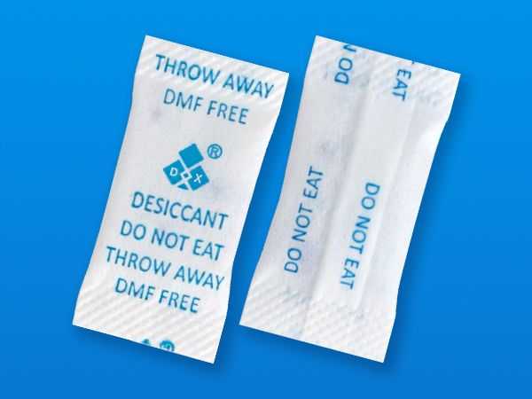 Color changing desiccant